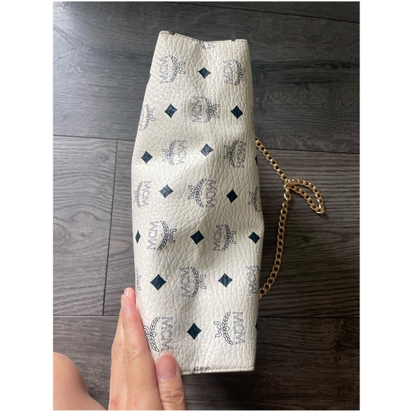 Vintage MCM Visetos White Leather Crossbody Shoulder Bag - Picture 4 of 16